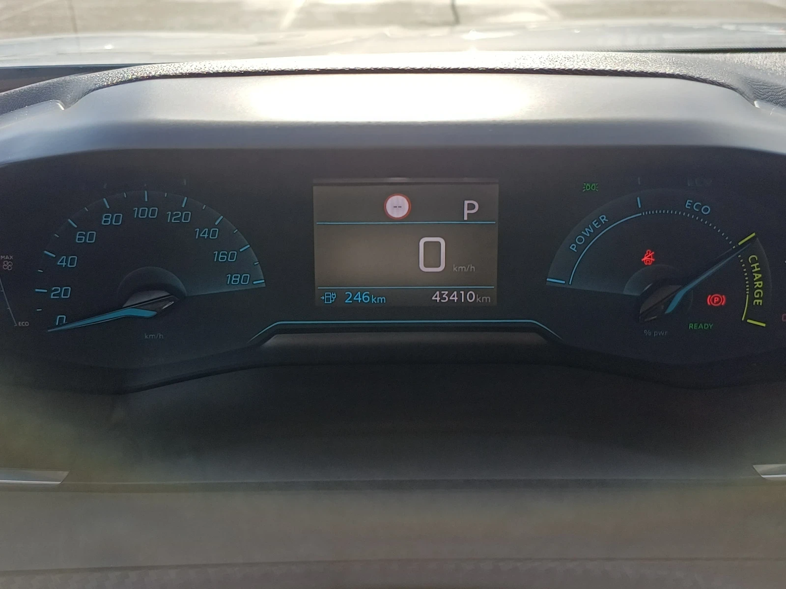 Peugeot 2008, снимка 11 - Автомобили и джипове - 53560145