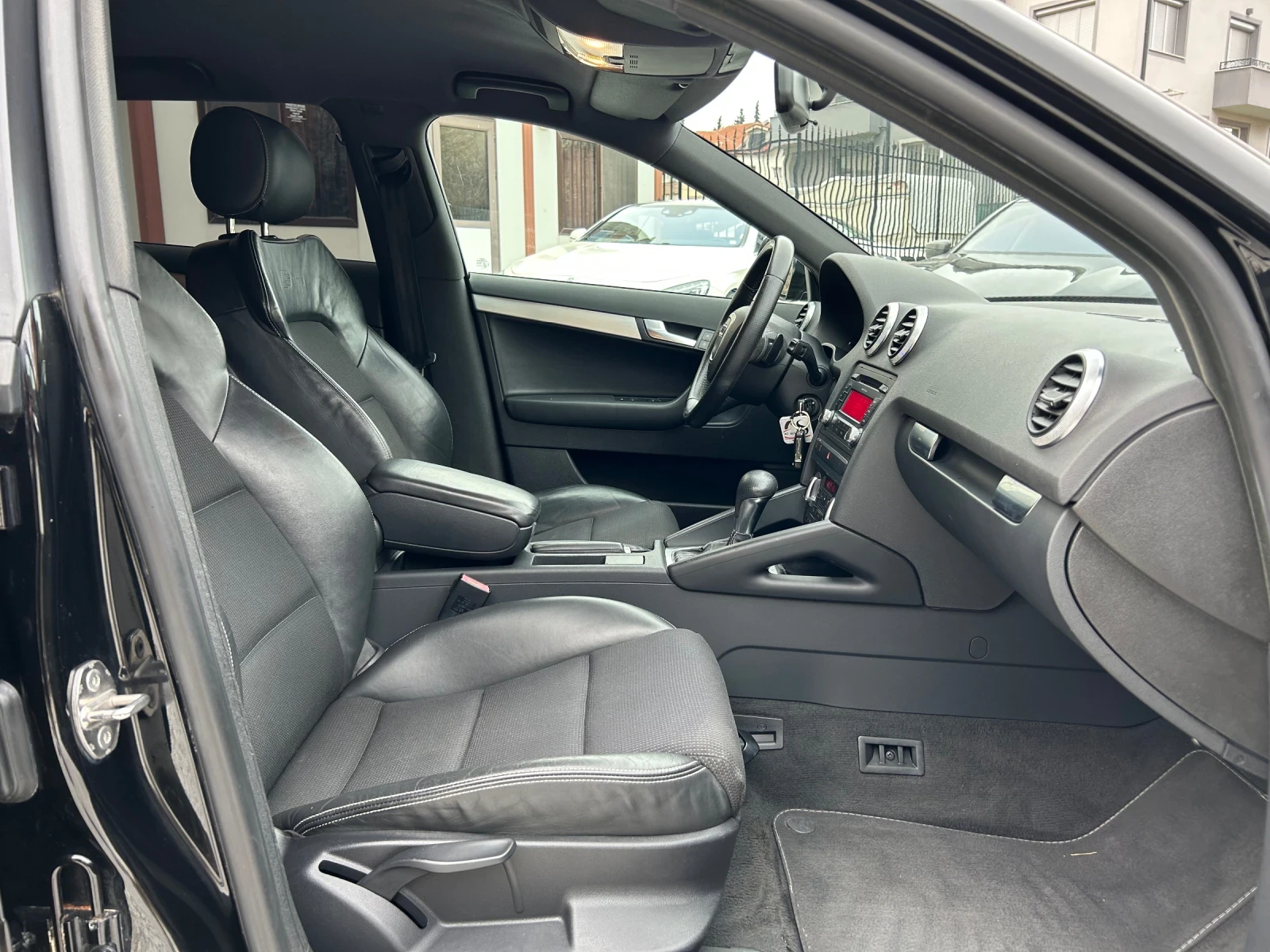 Audi A3 1.6 TDI * FACELIFT * AUTOMATIC * 3xSLINE * КОЖА  - изображение 9