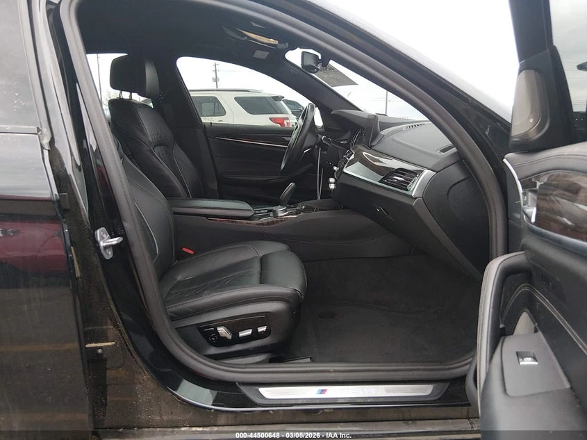 BMW 550 X-Drive* M-Pack* Distronic, снимка 8 - Автомобили и джипове - 54329520