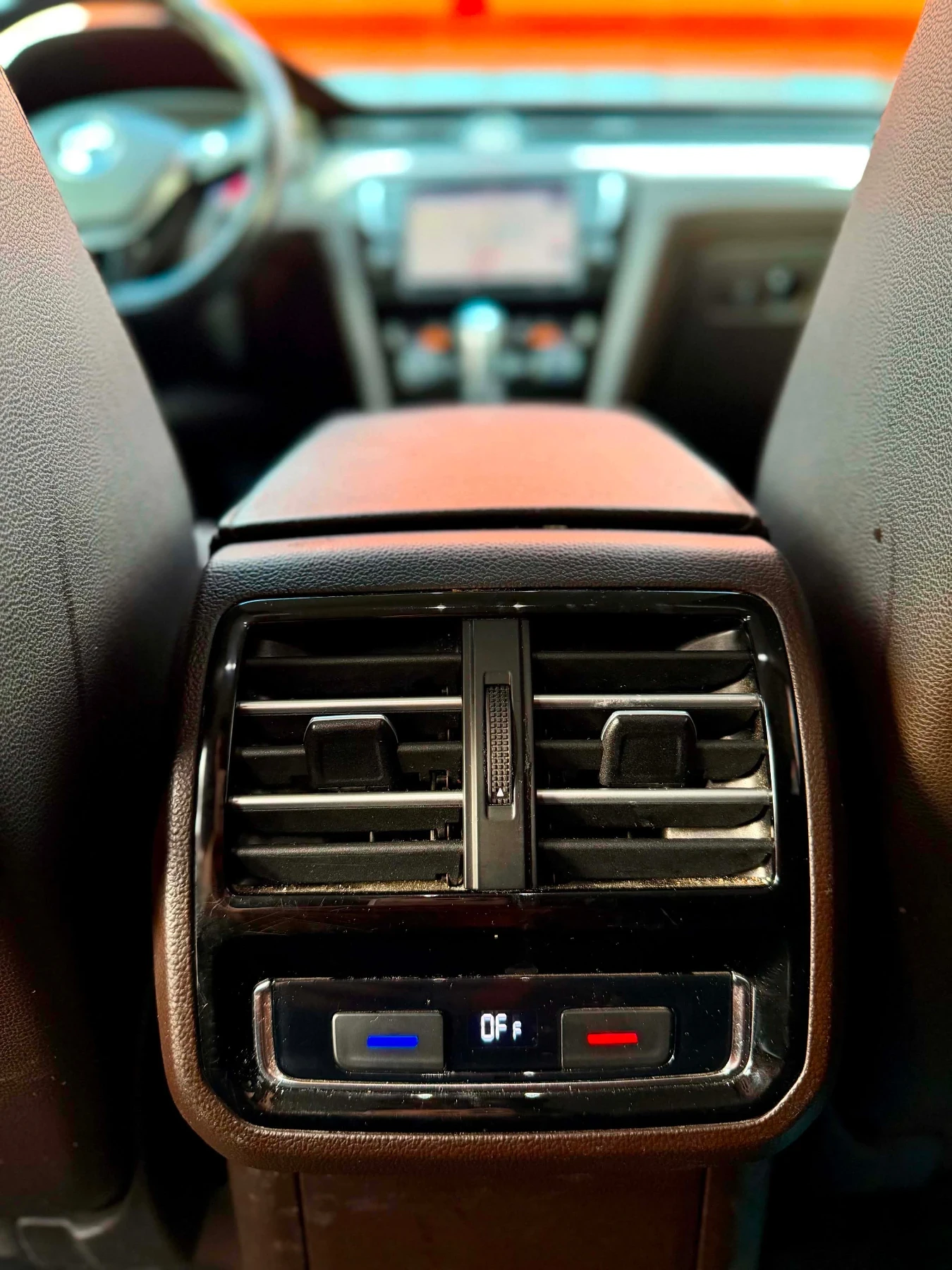 VW Passat Digital LED, снимка 16 - Автомобили и джипове - 54765597