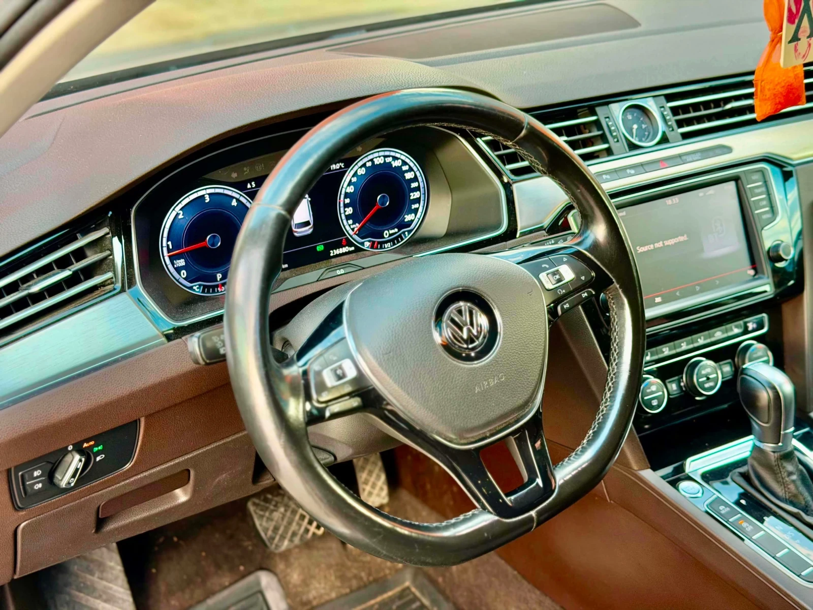VW Passat Digital LED, снимка 13 - Автомобили и джипове - 54765597