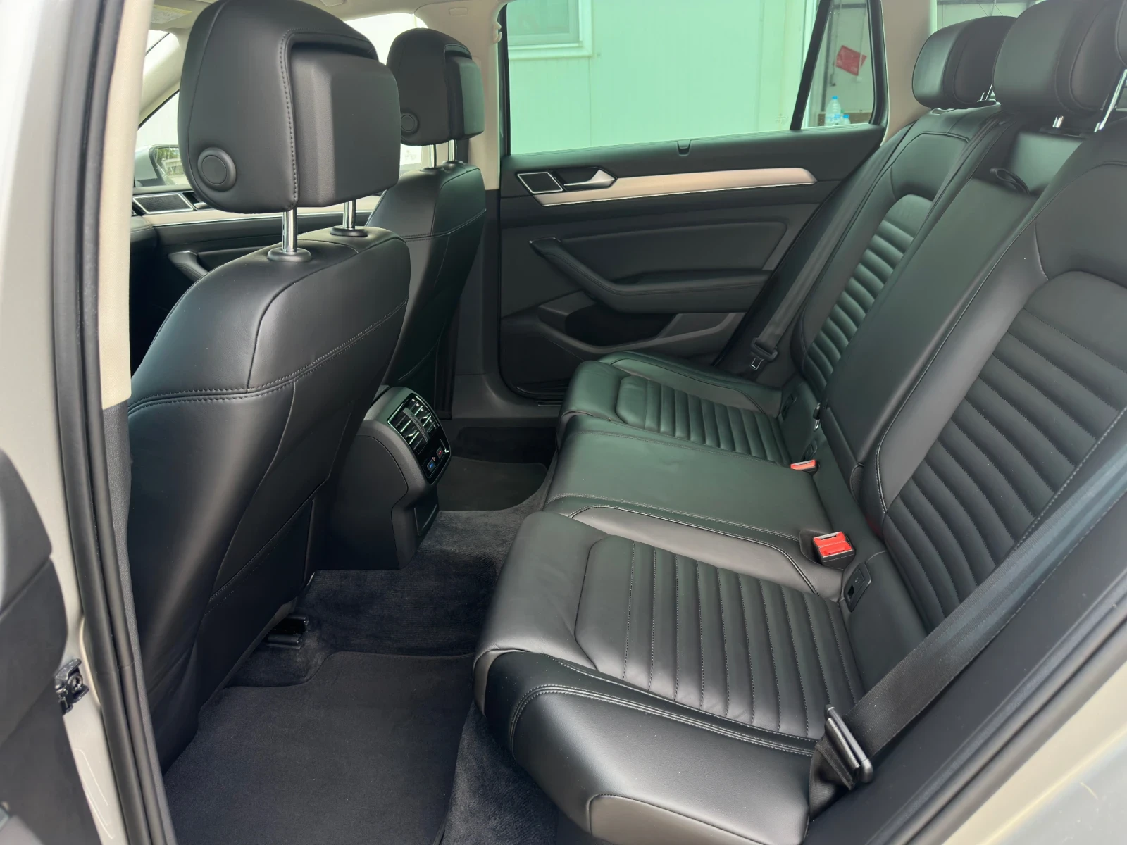 VW Passat 2.0TDI 190кс HIGHLINE DSG* Digital* Подгрев, снимка 10 - Автомобили и джипове - 55608751