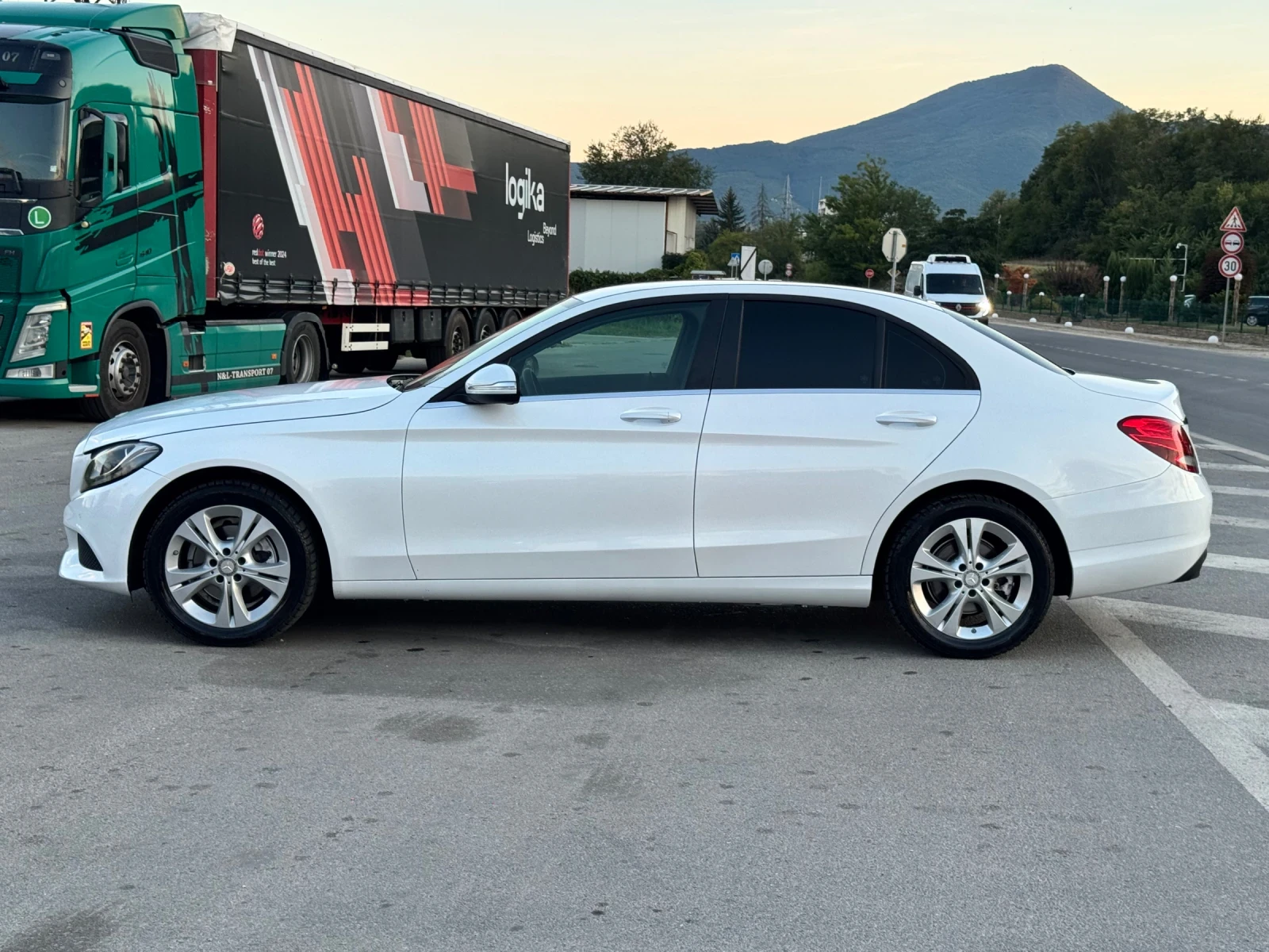 Mercedes-Benz C 220 ЛИЗИНГ ОБСЛУЖЕНА, снимка 5 - Автомобили и джипове - 56199434