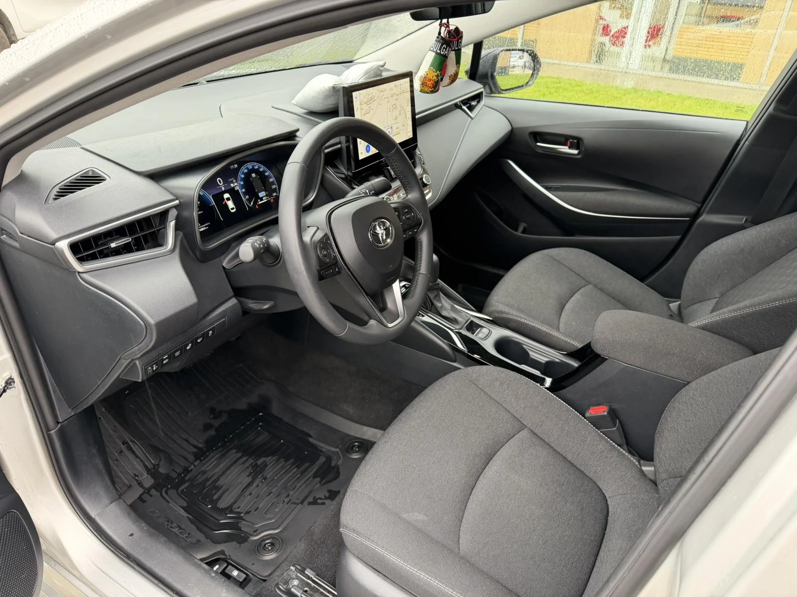 Toyota Corolla 1.8 HEV EXECUTIVE PLUS, снимка 10 - Автомобили и джипове - 56488258