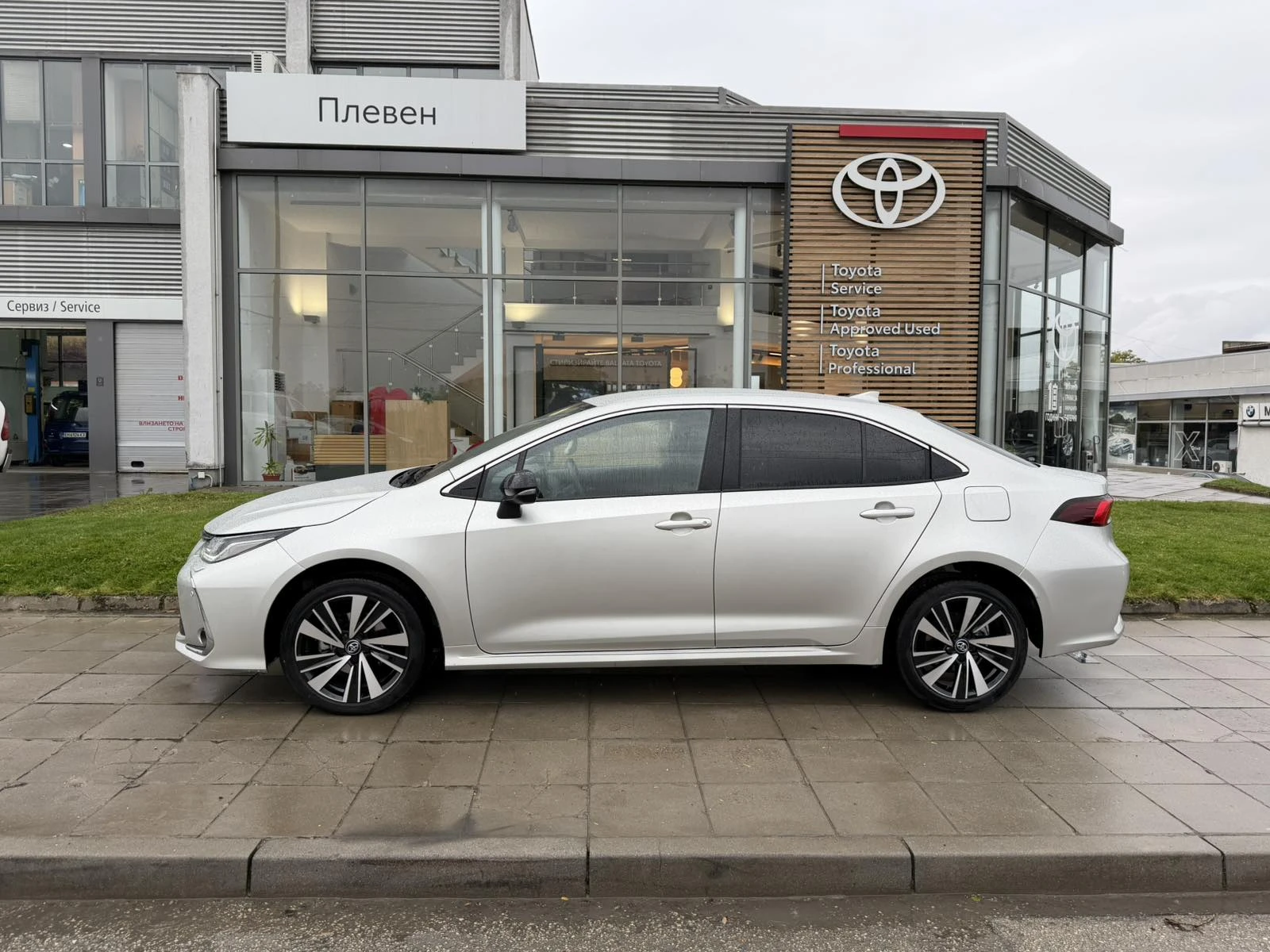 Toyota Corolla 1.8 HEV EXECUTIVE PLUS, снимка 4 - Автомобили и джипове - 56488258
