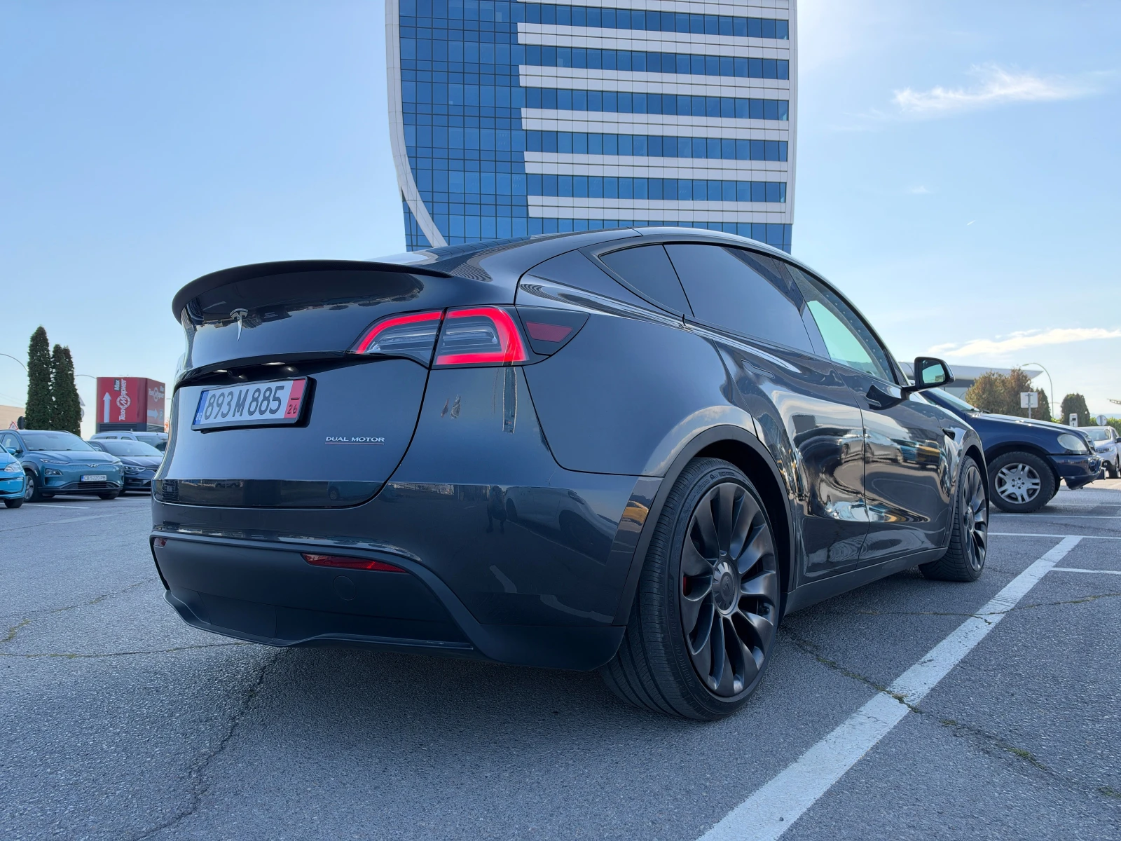 Tesla Model Y Performance 2025 г., снимка 8 - Автомобили и джипове - 56725809