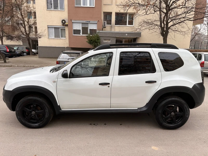 Dacia Duster 1.6i Бензин/Климатик/Мултимедия/OFF-road пакет, снимка 4 - Автомобили и джипове - 48918740