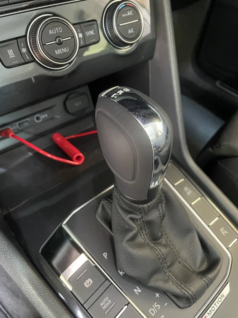 VW Tiguan R-line, снимка 9 - Автомобили и джипове - 53010111