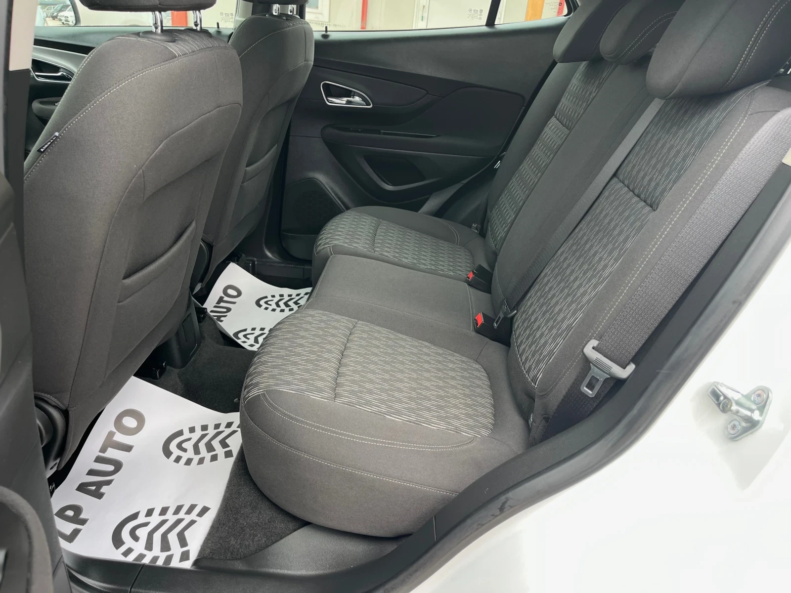 Opel Mokka 1.6i* 116k.c* СЕРВИЗНА ИСТОРИЯ, снимка 11 - Автомобили и джипове - 54150101