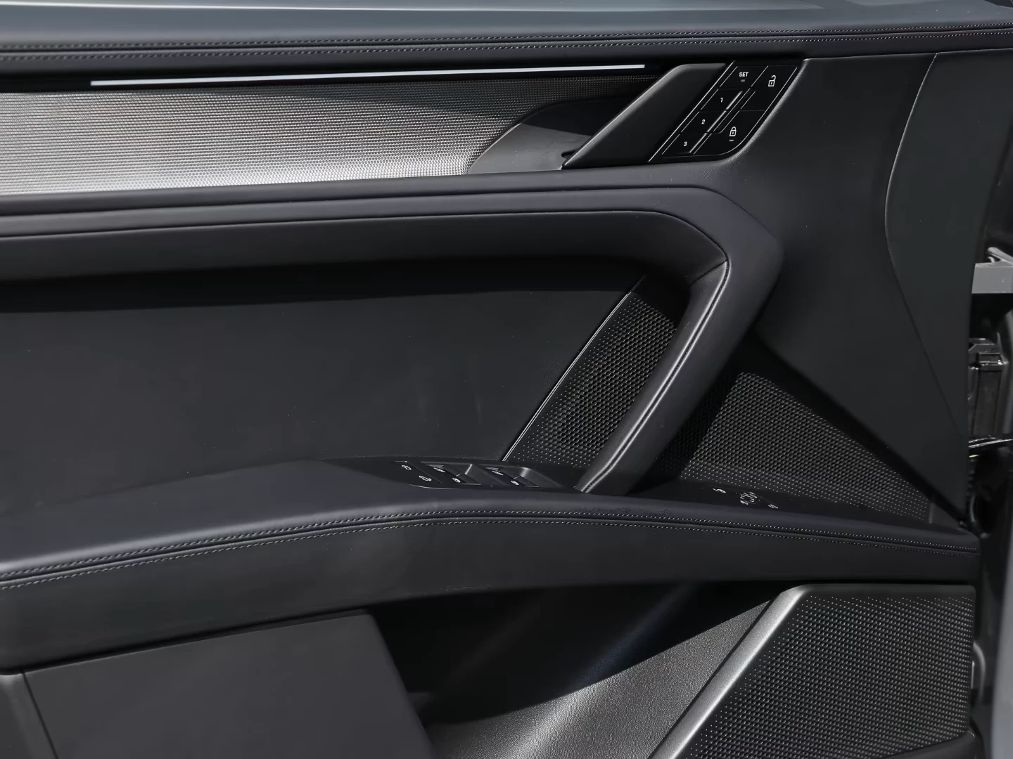 Porsche Cayenne COUPE* HYPER* DISTR* HEAD-UP* BOSE* 360CAM* PANO* , снимка 7 - Автомобили и джипове - 55611745