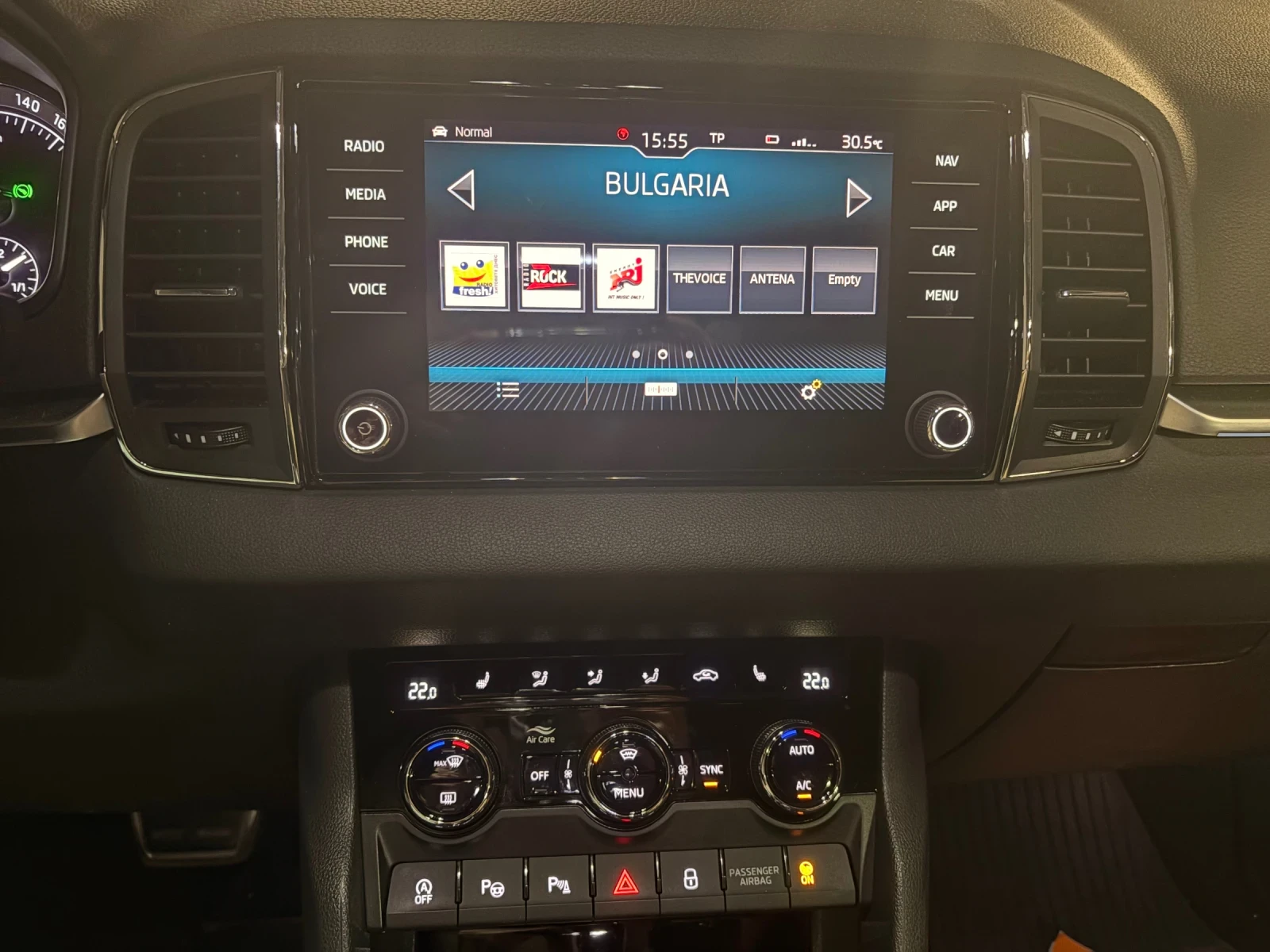 Skoda Karoq 2.0 TDI 4x4, снимка 5 - Автомобили и джипове - 56584255