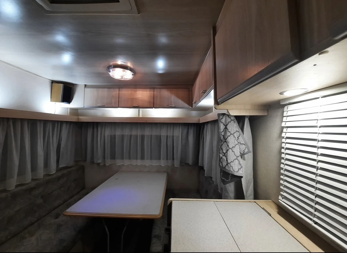Каравана Caravelair, снимка 8 - Каравани и кемпери - 55875483