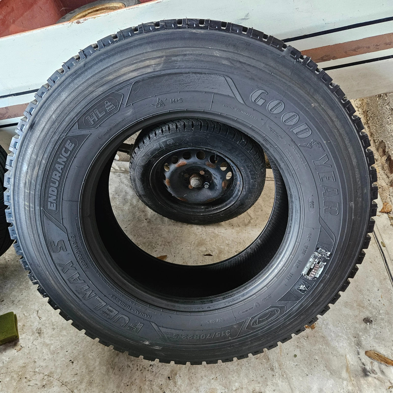 Гуми, снимка 15 - Гуми и джанти - 45863746