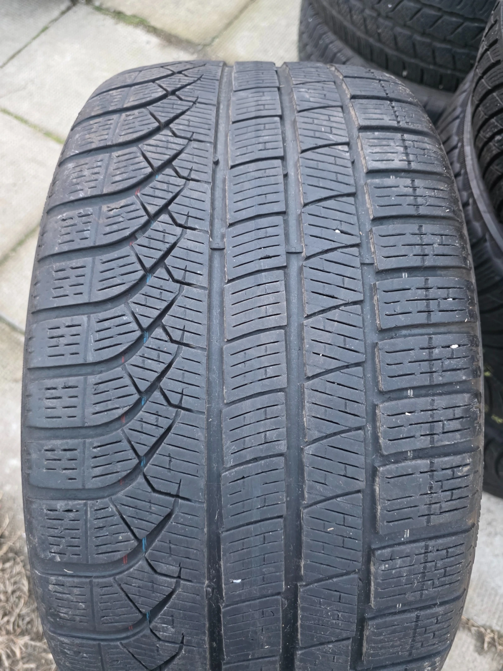 Гуми Зимни 265/30R19, снимка 2 - Гуми и джанти - 54634521