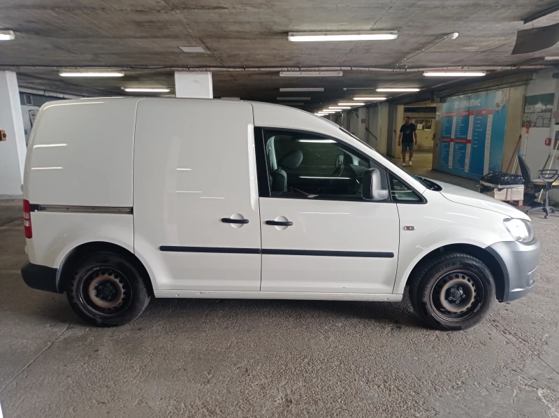 VW Caddy 1.6 TDI, снимка 3 - Автомобили и джипове - 47413558