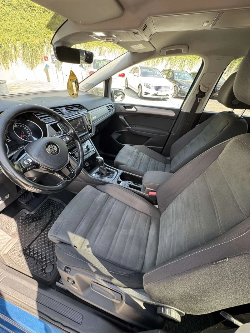 VW Touran, снимка 10 - Автомобили и джипове - 50973299