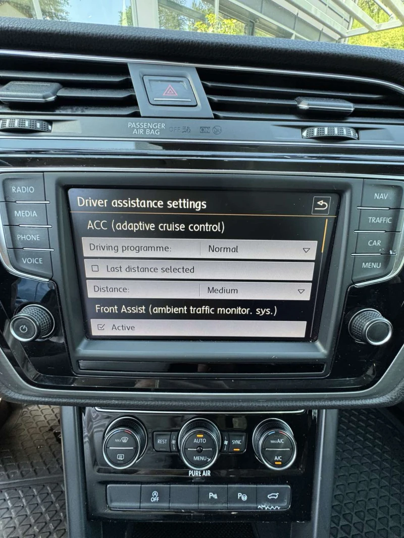 VW Touran, снимка 15 - Автомобили и джипове - 50973299