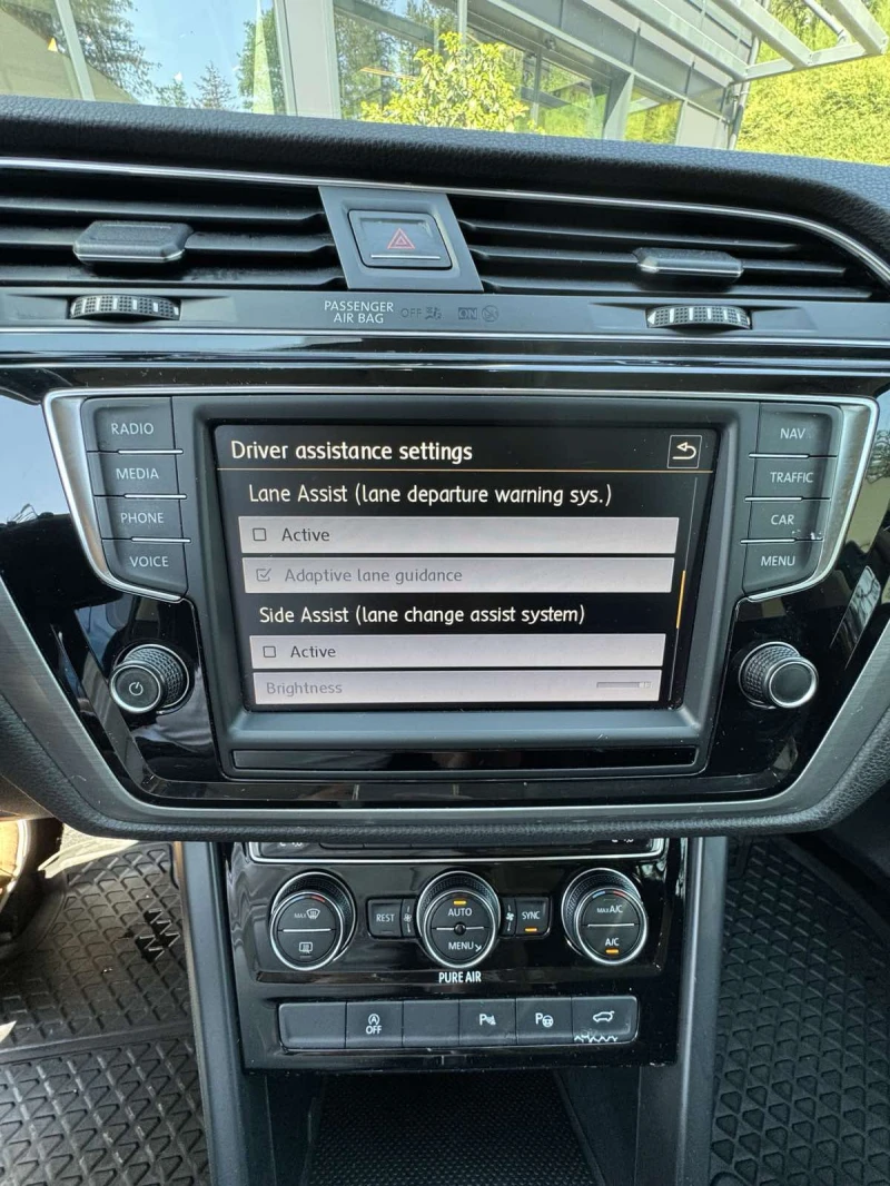 VW Touran, снимка 16 - Автомобили и джипове - 50973299