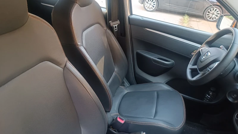 Dacia Spring Comfort + , снимка 11 - Автомобили и джипове - 51265317