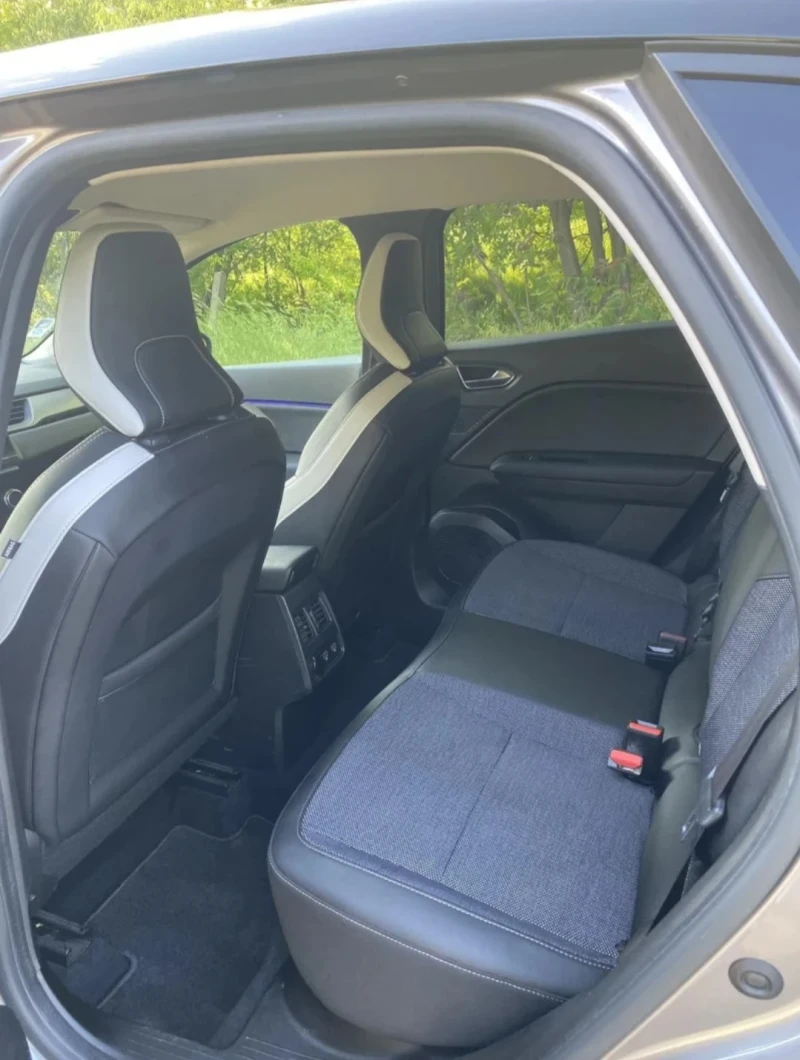 Renault Captur, снимка 13 - Автомобили и джипове - 52816449