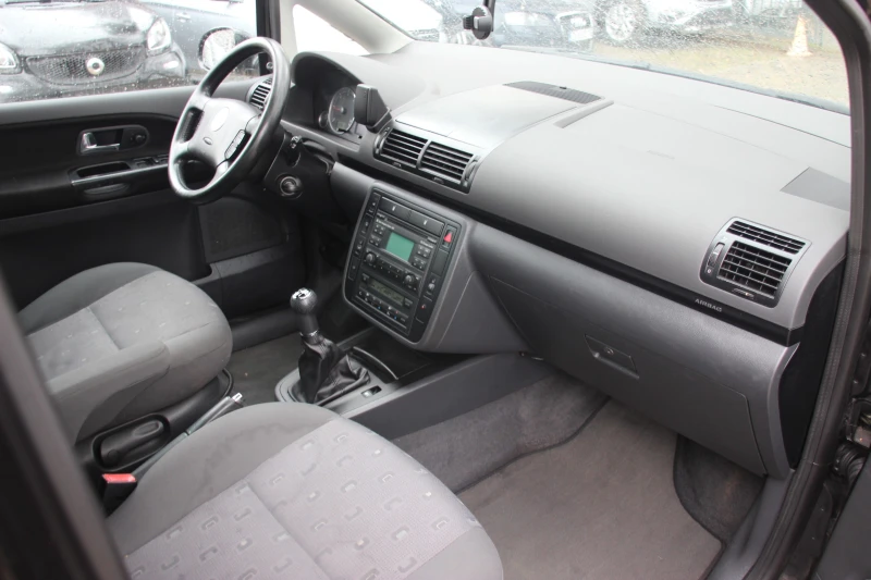 VW Sharan 1.9 TDI 131 кс. 6+ 1 МЕСТА НОВ ВНОС  , снимка 10 - Автомобили и джипове - 53191058
