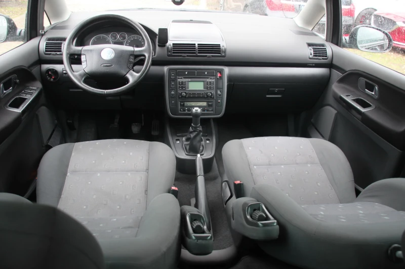 VW Sharan 1.9 TDI 131 кс. 6+ 1 МЕСТА НОВ ВНОС  , снимка 12 - Автомобили и джипове - 53191058