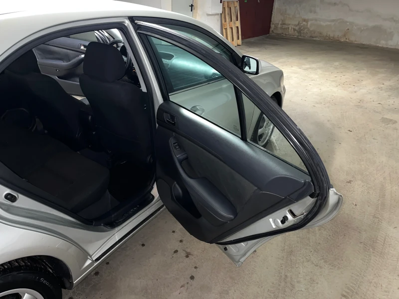 Toyota Avensis D4-D, снимка 8 - Автомобили и джипове - 53587339