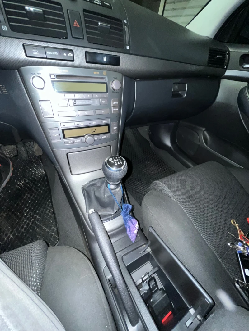 Toyota Avensis D4-D, снимка 17 - Автомобили и джипове - 53587339