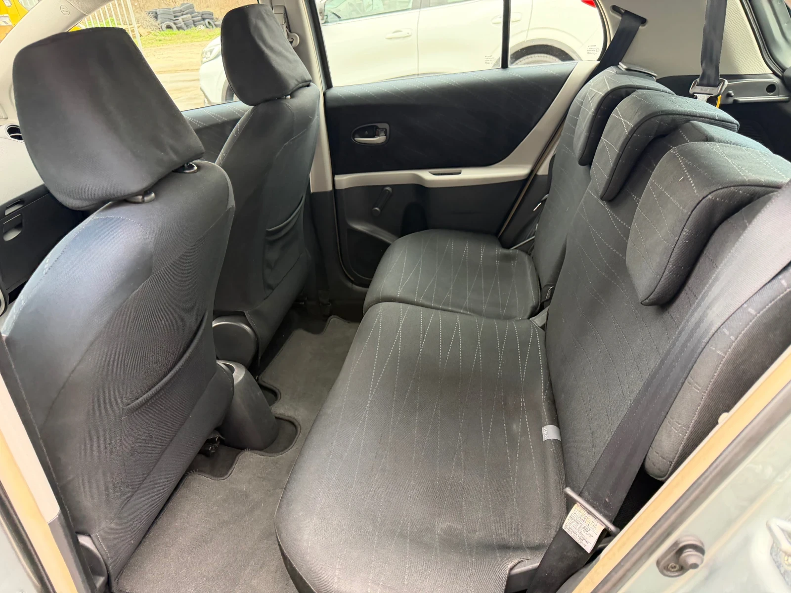 Toyota Yaris 1.3vvt-i 87k.c UNIKAT, снимка 8 - Автомобили и джипове - 43125735