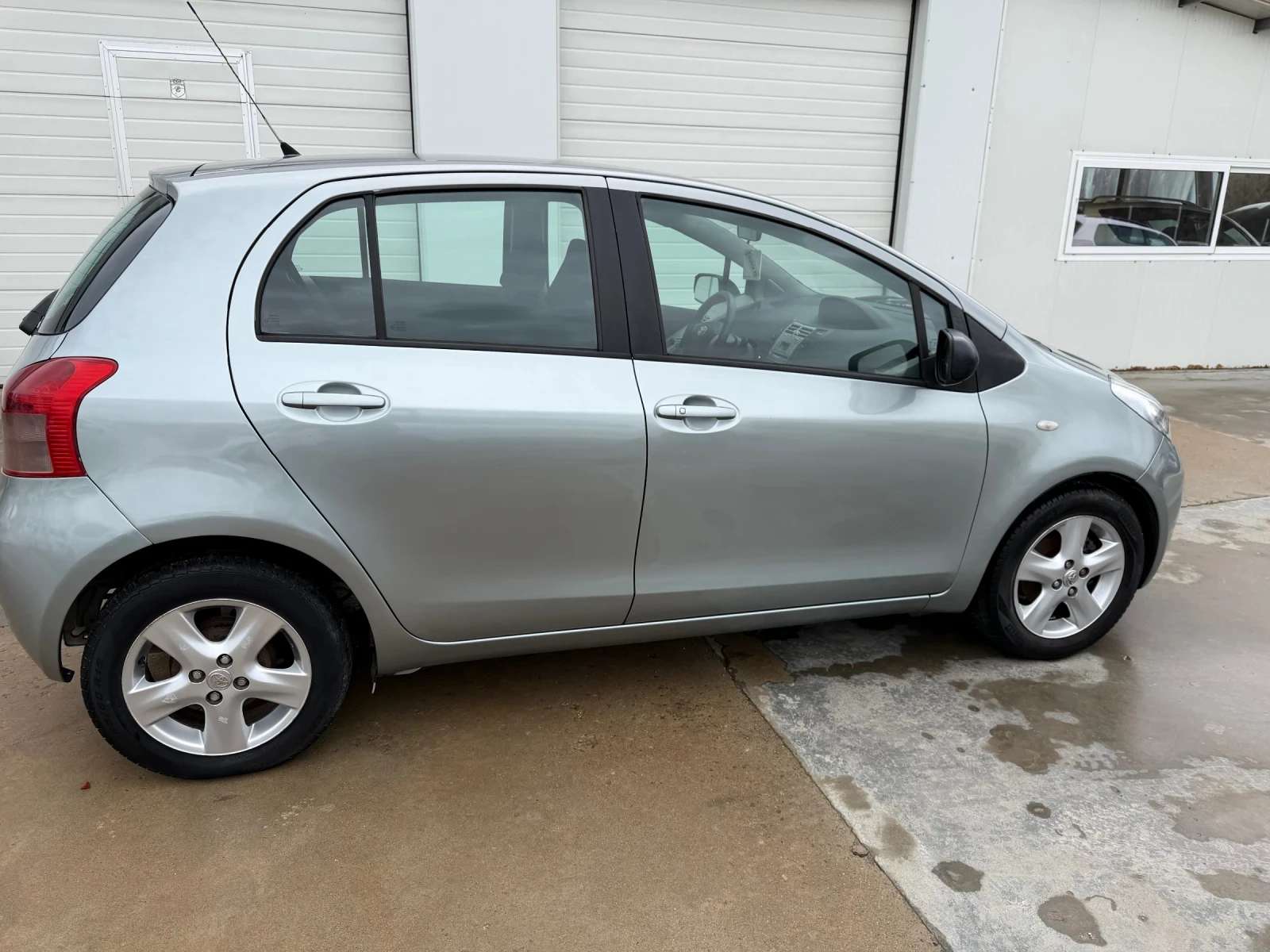 Toyota Yaris 1.3vvt-i 87k.c UNIKAT, снимка 13 - Автомобили и джипове - 43125735