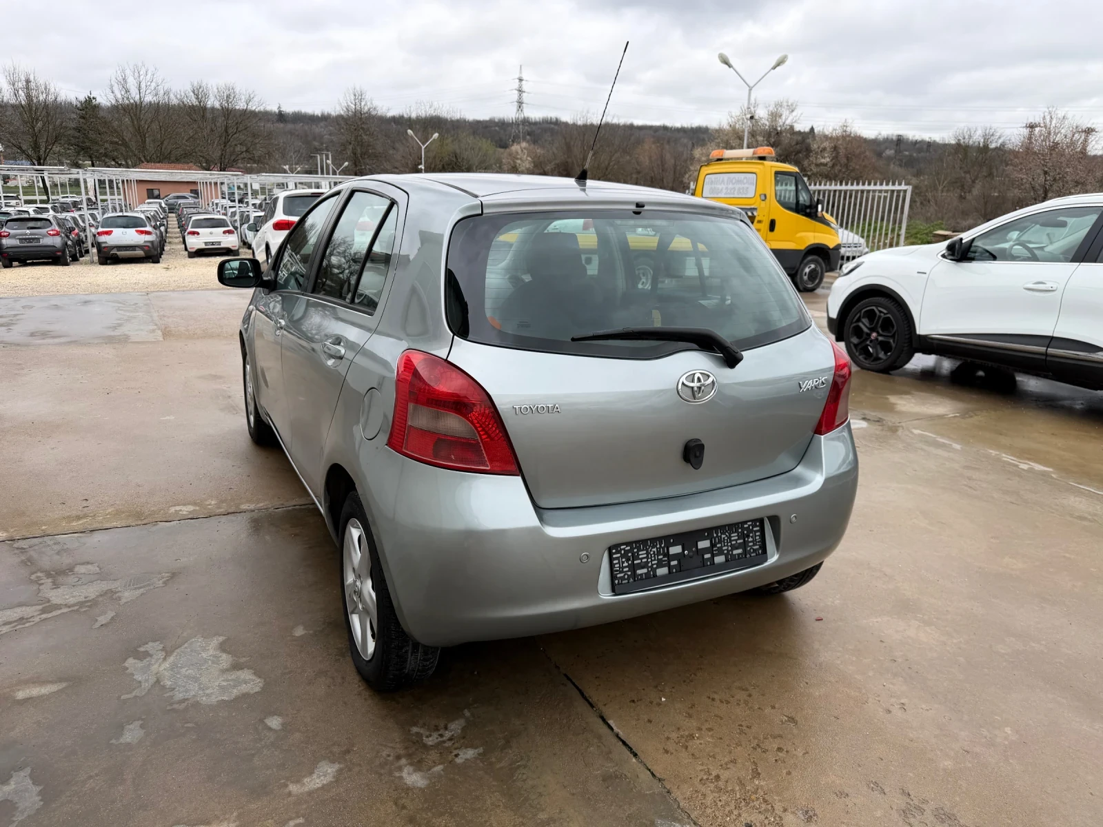 Toyota Yaris 1.3vvt-i 87k.c UNIKAT, снимка 5 - Автомобили и джипове - 43125735