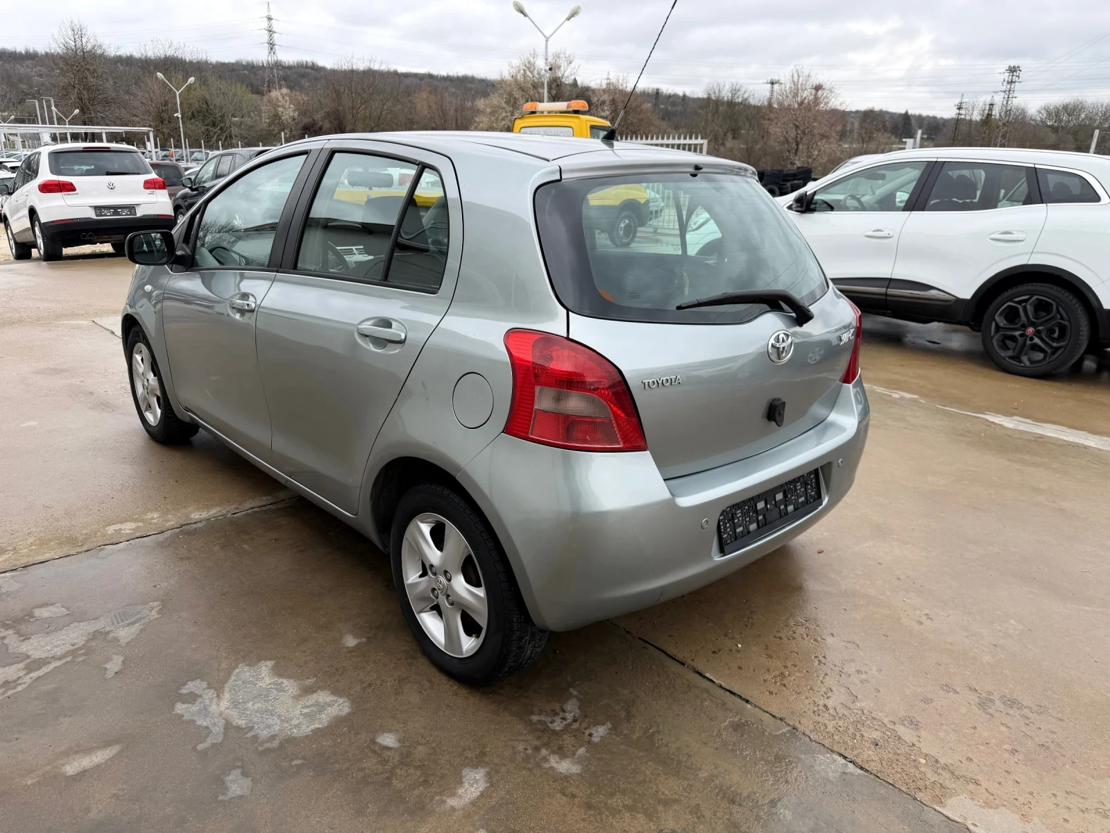 Toyota Yaris 1.3vvt-i 87k.c UNIKAT, снимка 4 - Автомобили и джипове - 43125735