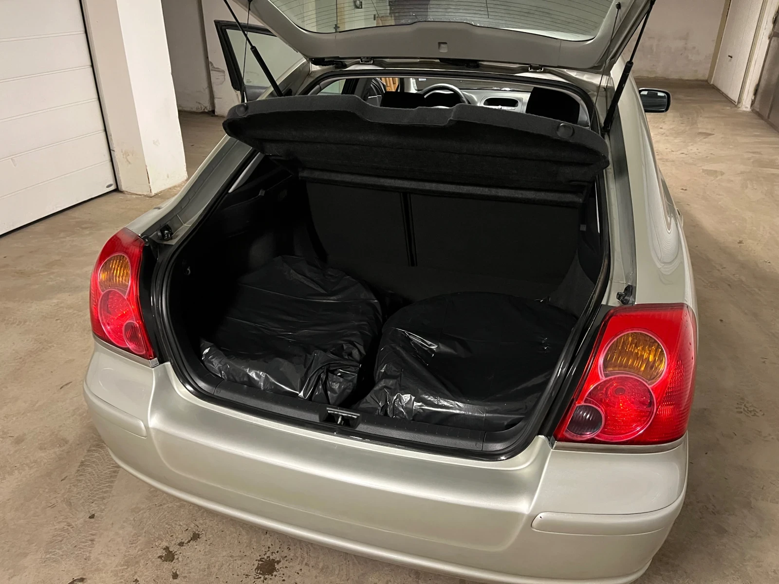 Toyota Avensis D4-D - изображение 6