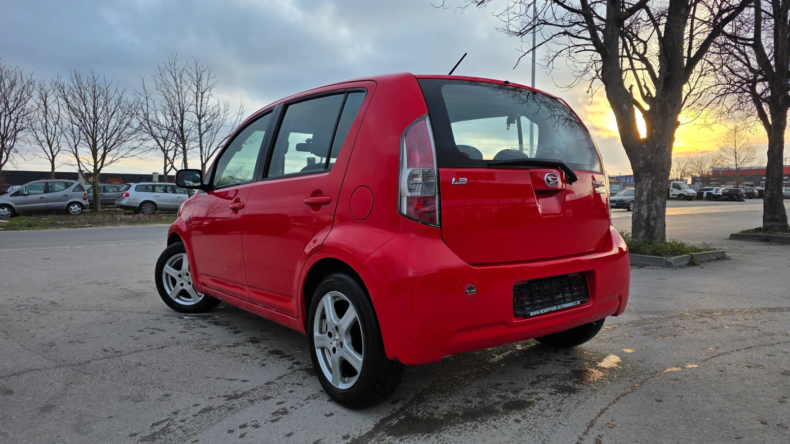 Daihatsu Sirion БЕЗУПРЕЧНА , снимка 4 - Автомобили и джипове - 54020952