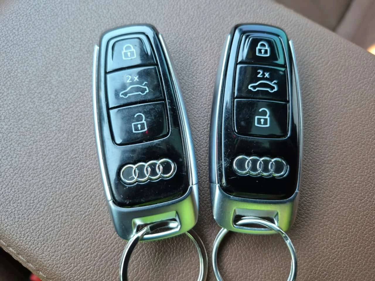 Audi E-Tron Technik/CARFAX/360 КАМ/ПАНО/2 КЛЮЧА/ПОДГРЕВ/ОБДУХ, снимка 8 - Автомобили и джипове - 55230424