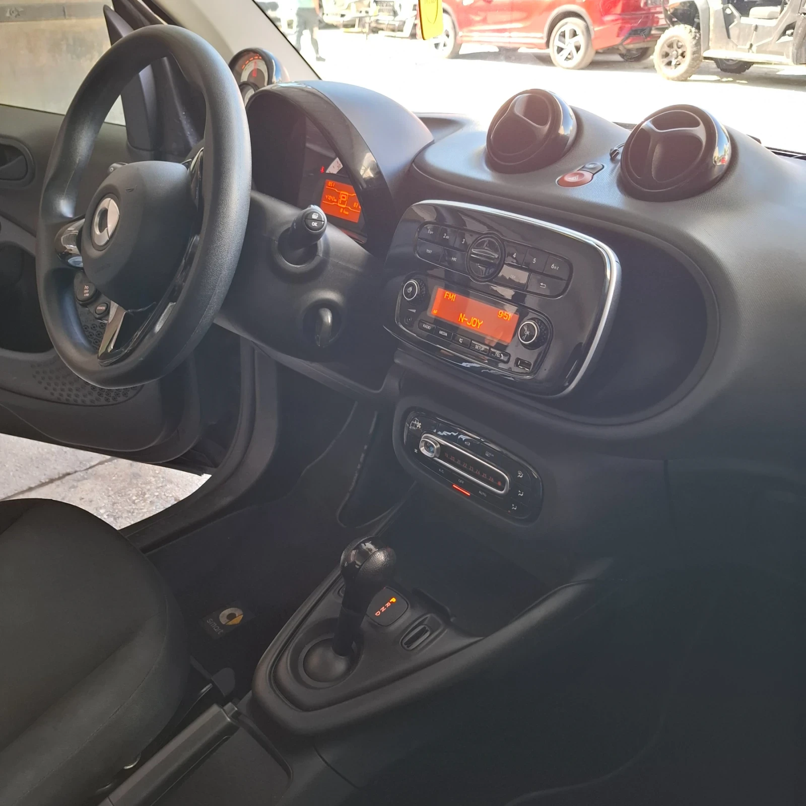 Smart Fortwo EQ електрик, снимка 8 - Автомобили и джипове - 56323872