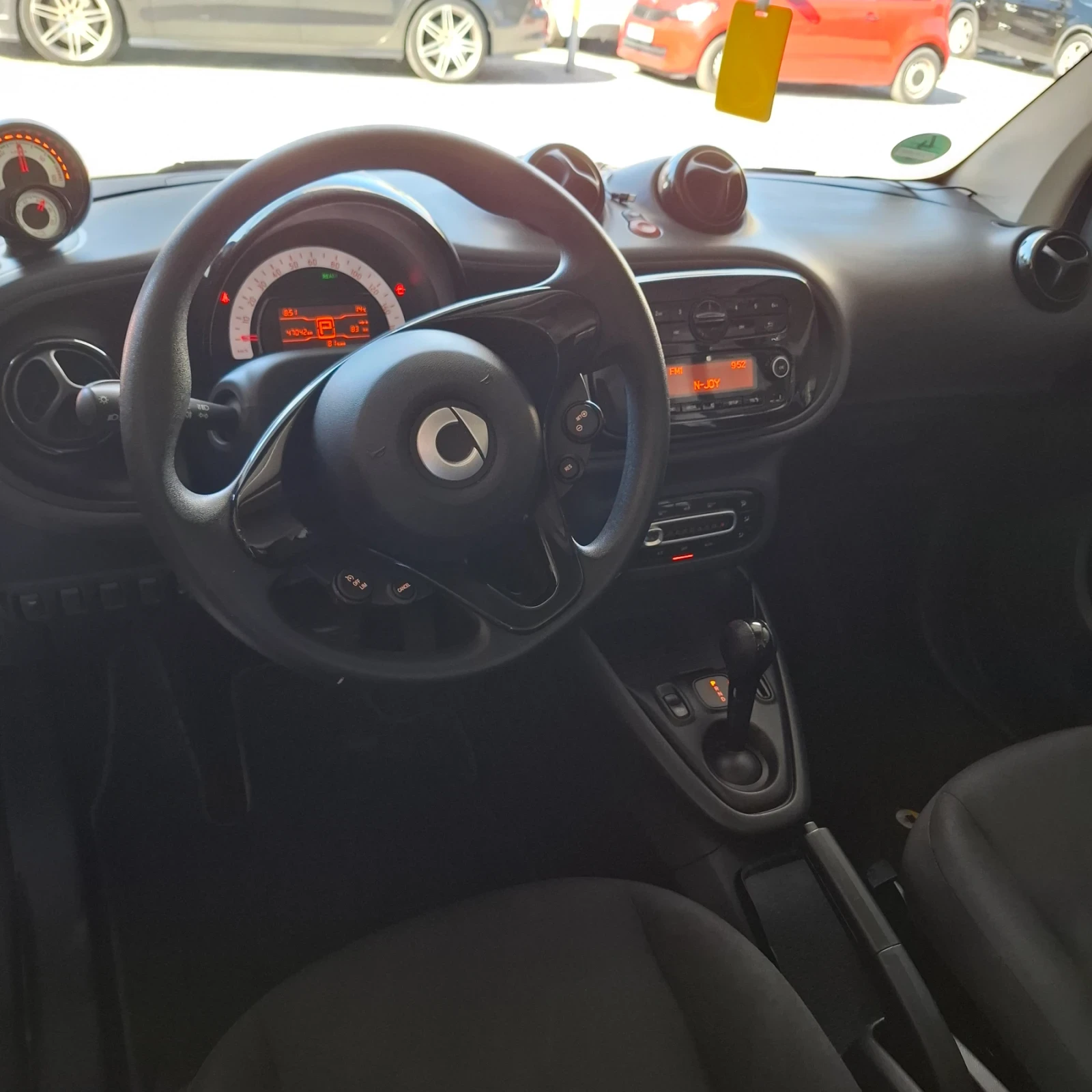 Smart Fortwo EQ електрик, снимка 10 - Автомобили и джипове - 56323872