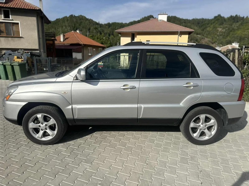Kia Sportage 2.0 CRDI 6 SPEED Facelift 4by4 , снимка 2 - Автомобили и джипове - 52282719
