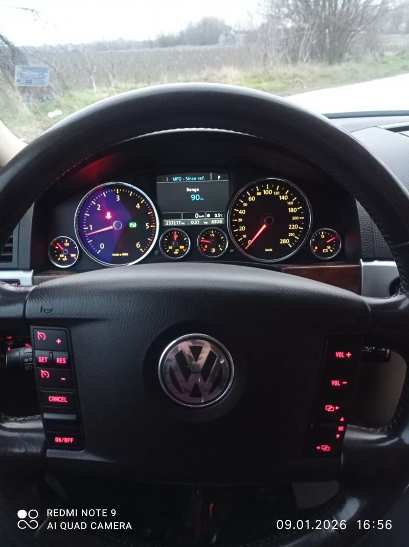 VW Touareg 3.0 TDI, снимка 8 - Автомобили и джипове - 53048560