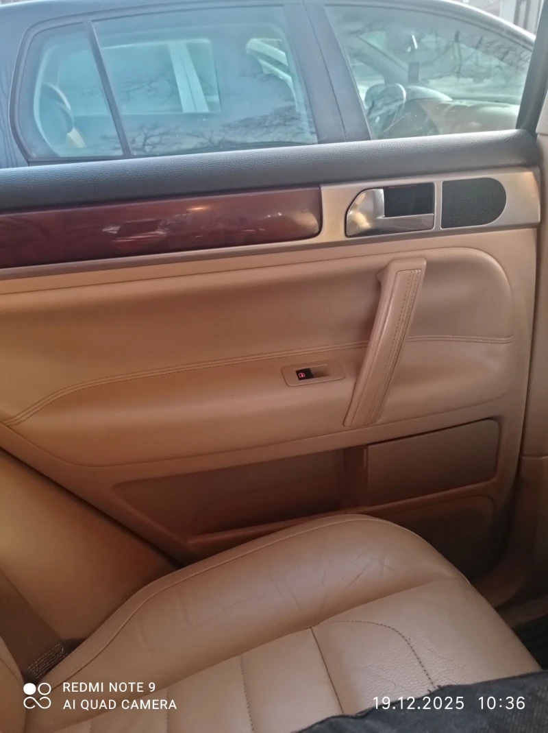 VW Touareg 3.0 TDI, снимка 11 - Автомобили и джипове - 53048560