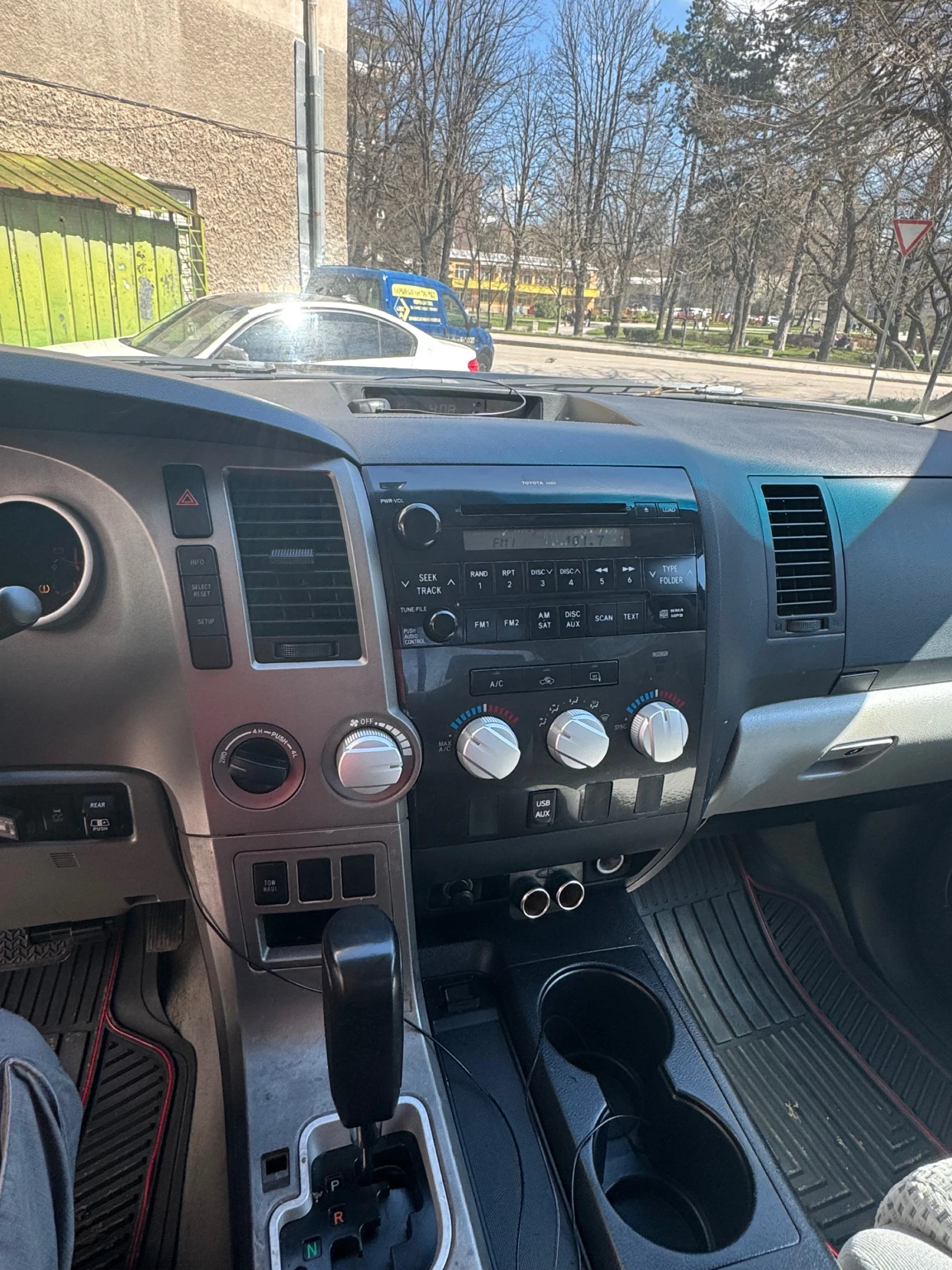 Toyota Tundra 5.7 SR5 ГАЗ ДДС, снимка 12 - Автомобили и джипове - 54112235