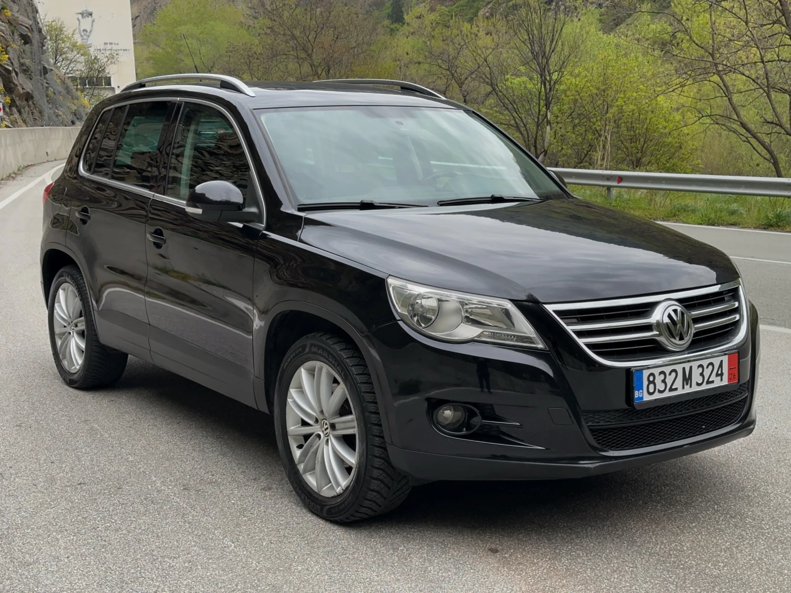 VW Tiguan 2.0 TDI 4MOTION, ПАНОРАМА, НАВИГАЦИЯ, снимка 2 - Автомобили и джипове - 54218794