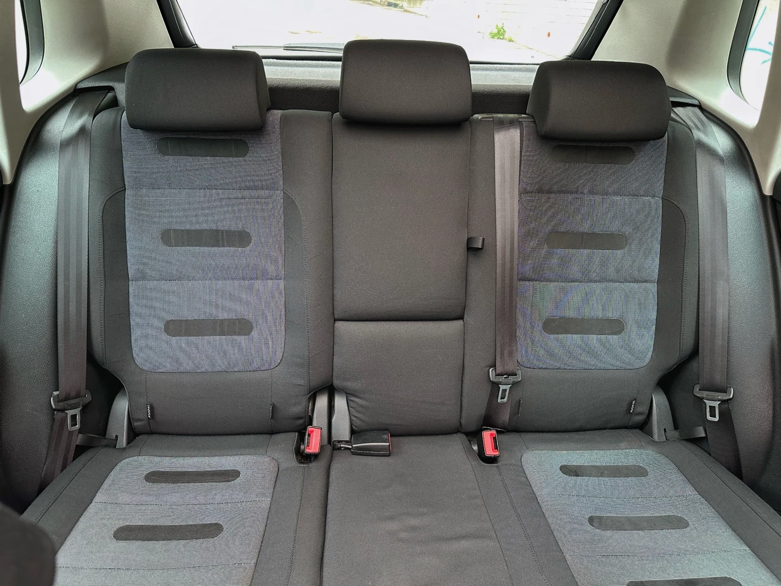 VW Tiguan 2.0 TDI 4MOTION, ПАНОРАМА, НАВИГАЦИЯ, снимка 12 - Автомобили и джипове - 54218794