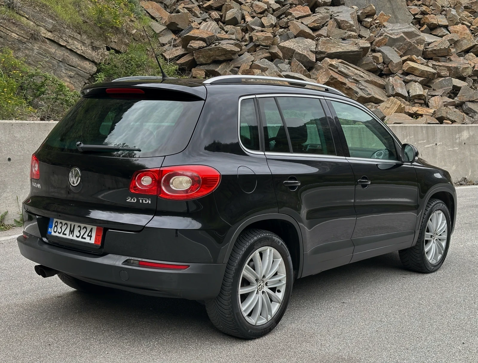 VW Tiguan 2.0 TDI 4MOTION, ПАНОРАМА, НАВИГАЦИЯ, снимка 6 - Автомобили и джипове - 54218794