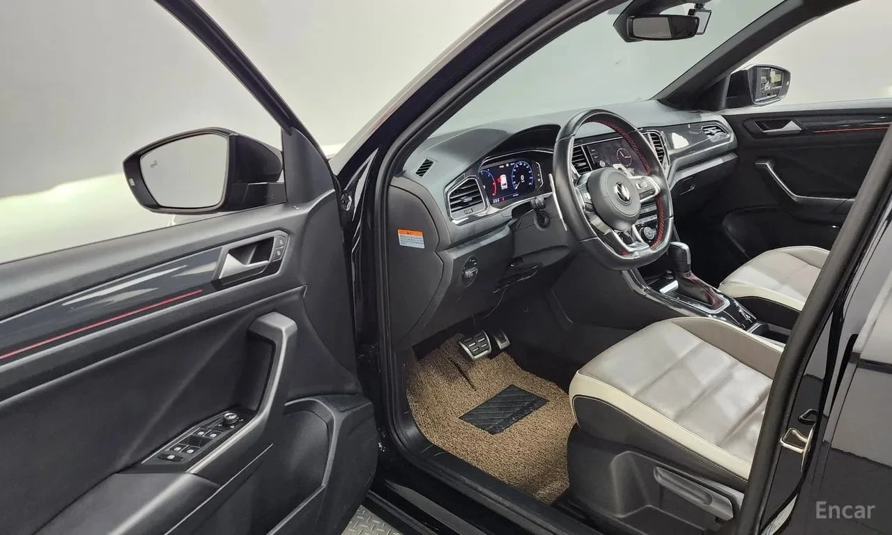 VW T-Roc 2.0 TDI Premium/КОЖА/ПОДГРЕВ/ЗАДНА КАМЕРА/, снимка 10 - Автомобили и джипове - 56104268