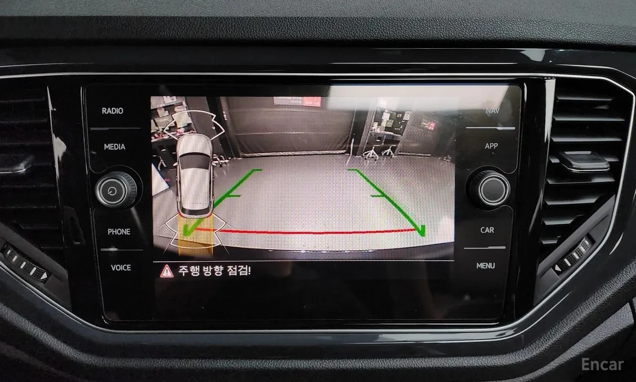 VW T-Roc 2.0 TDI Premium/КОЖА/ПОДГРЕВ/ЗАДНА КАМЕРА/, снимка 14 - Автомобили и джипове - 56104268