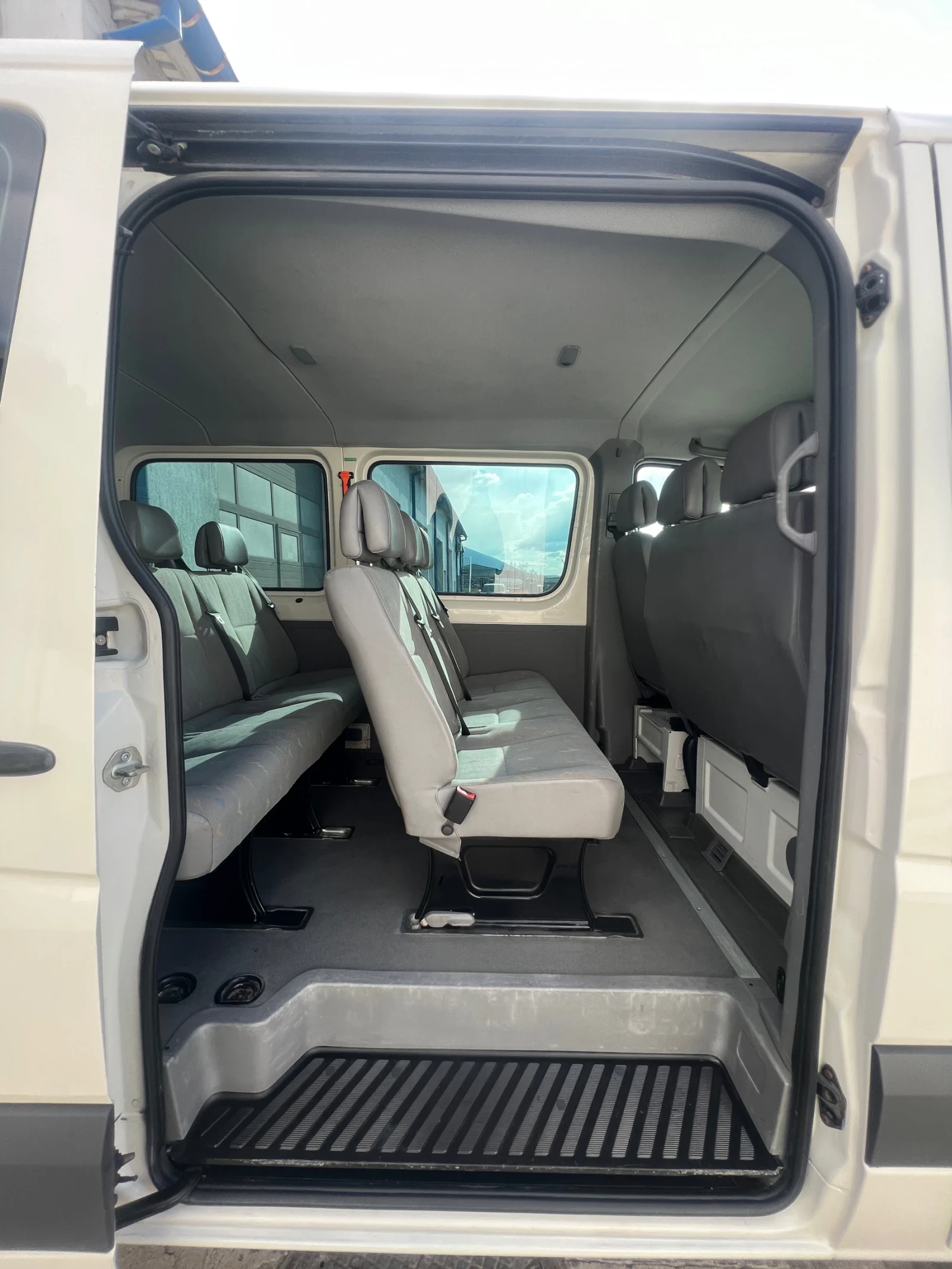 VW Crafter 8+ 1 места / Климатроник , снимка 11 - Бусове и автобуси - 54144399