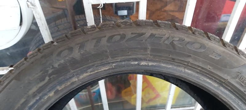 Гуми Зимни 205/50R17, снимка 6 - Гуми и джанти - 35606313