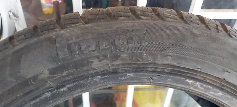 Гуми Зимни 205/50R17, снимка 4 - Гуми и джанти - 35606313