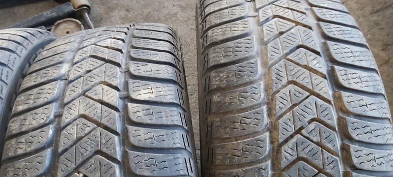 Гуми Зимни 205/50R17, снимка 3 - Гуми и джанти - 35606313